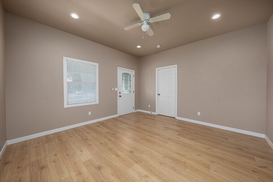 More Photos Of 115 E Walnut St, Lodi Freestanding For Sale