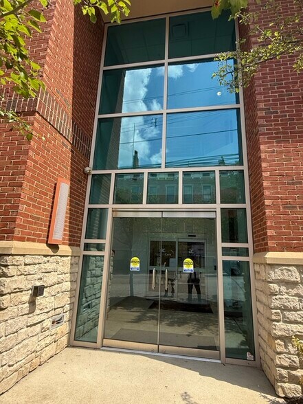 More Photos Of 260 E University Ave, Cincinnati Medical For Sale