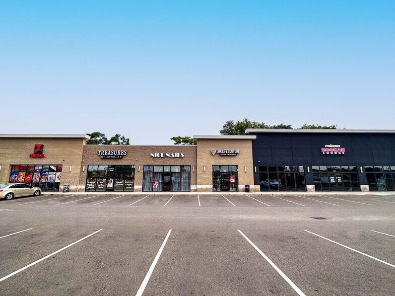 More Photos Of 2005-2201 E 8 Mile Rd, Warren Unknown For Lease