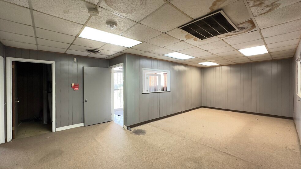 More Photos Of 6933-6937 Oporto Madrid Blvd S, Birmingham Showroom For Lease