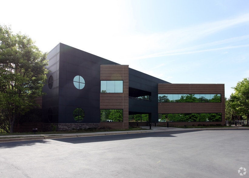 More Photos Of 1 Riverchase Rdg, Birmingham Office For Lease