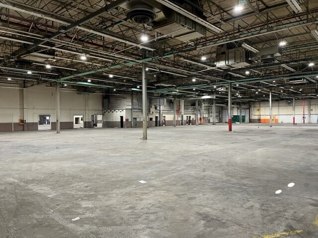 More Photos Of 10500 W Reno Ave, Oklahoma City Manufacturing For Lease