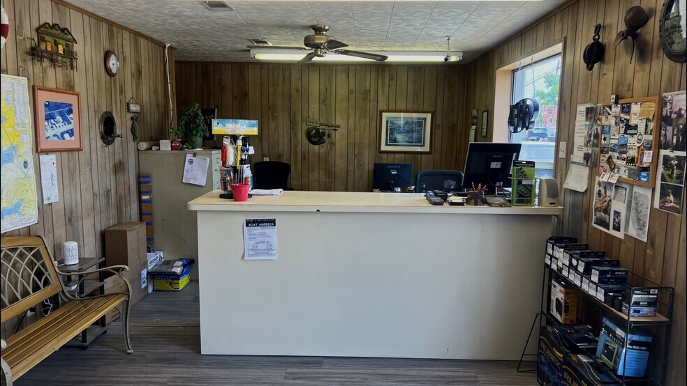 More Photos Of 2618 W Main St, Gun Barrel City Storefront For Sale