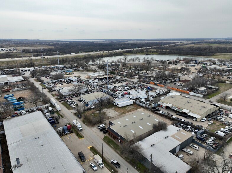 More Photos Of 2119 Quincy St, Dallas Warehouse For Lease