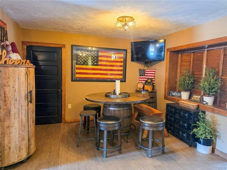 More Photos Of 6266 Lakeshore Rd, Verona Beach Restaurant For Sale