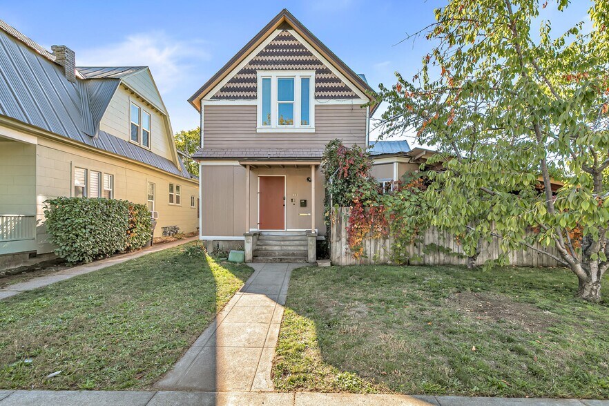 More Photos Of 441 N Grape St, Medford Apartments For Sale