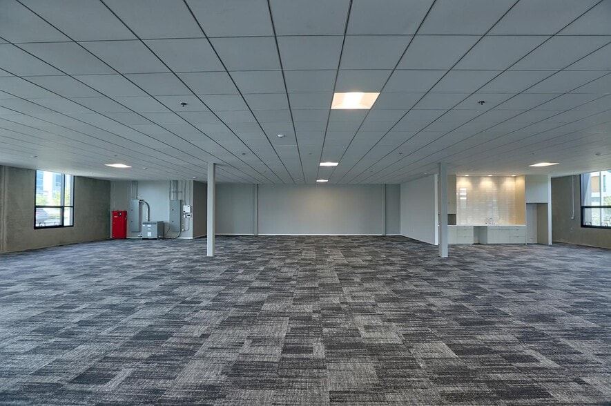 More Photos Of 3085 N Hollywood Way, Burbank Loft Creative Space For Lease