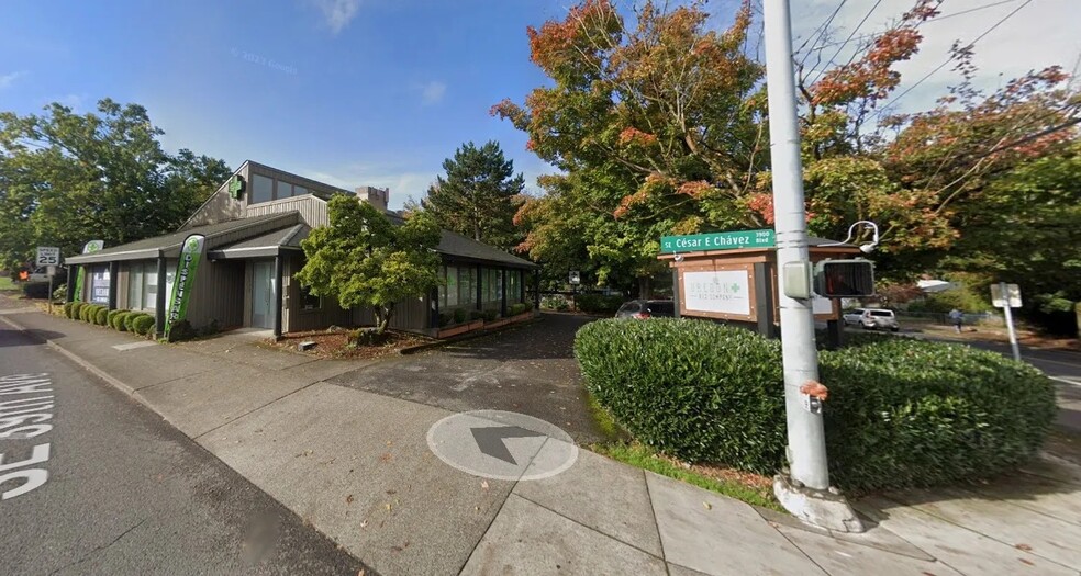 Primary Photo Of 4509-4511 SE Cesar E Chavez Blvd, Portland Office For Sale