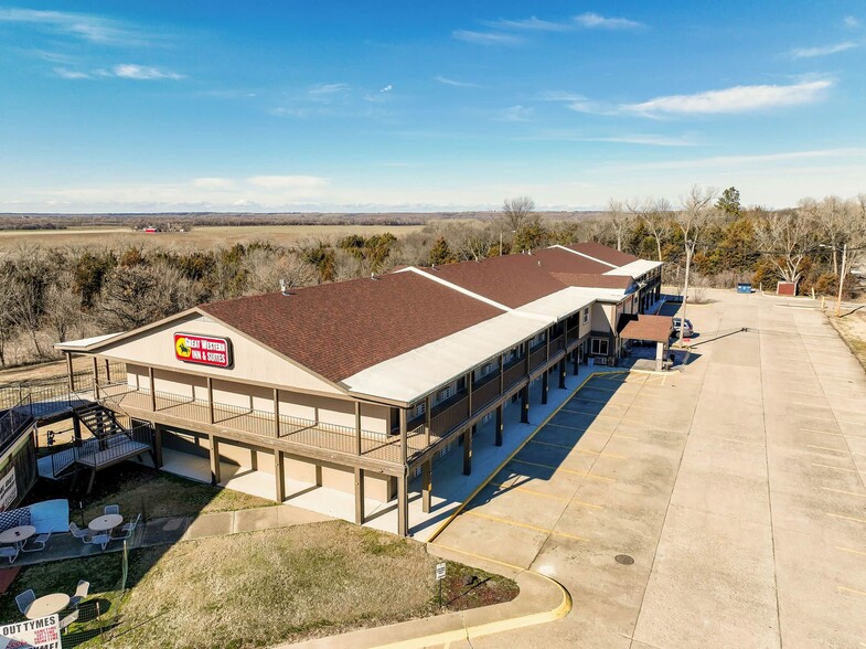 Primary Photo Of 201 Continental Dr, Junction City Hotel For Sale