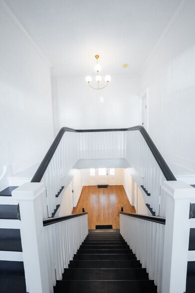 More Photos Of 306 E Victory Dr, Savannah Apartments For Sale