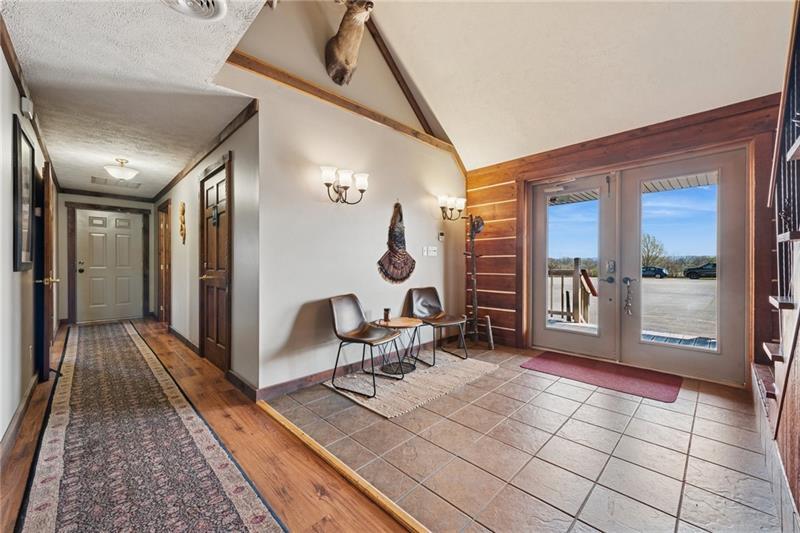 More Photos Of 208 W Mud Pike, Rockwood Office For Sale