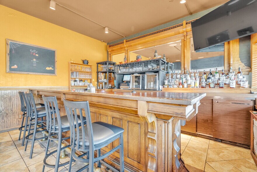 More Photos Of 119 Clinton Ave, Saint Clair Restaurant For Sale