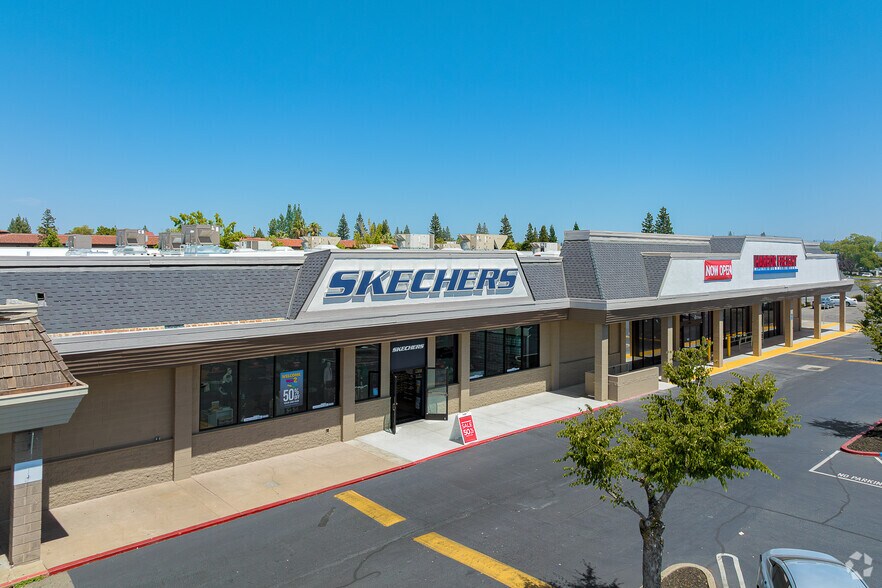 More Photos Of 1617 Douglas Blvd, Roseville Freestanding For Lease