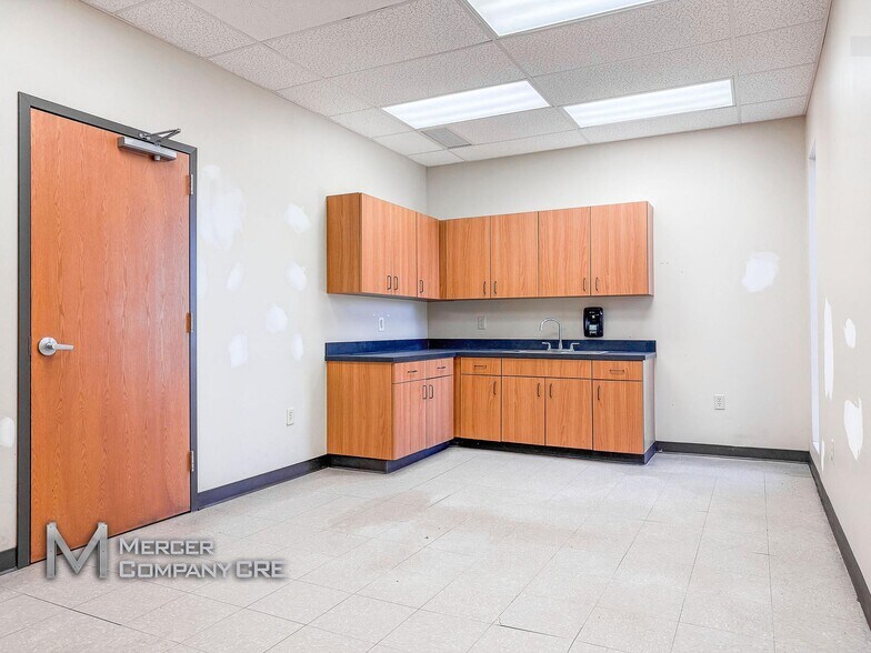 More Photos Of 3613-3621 S Moulton Dr, Oklahoma City Service For Lease