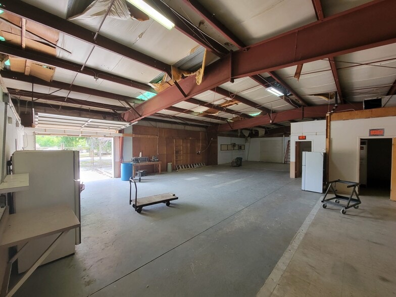 More Photos Of 106 Adams St, Auburndale Warehouse For Sale