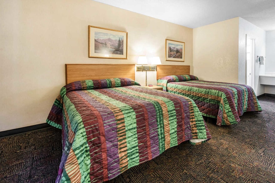 More Photos Of 1623 S Nevada Ave, Colorado Springs Hotel For Sale