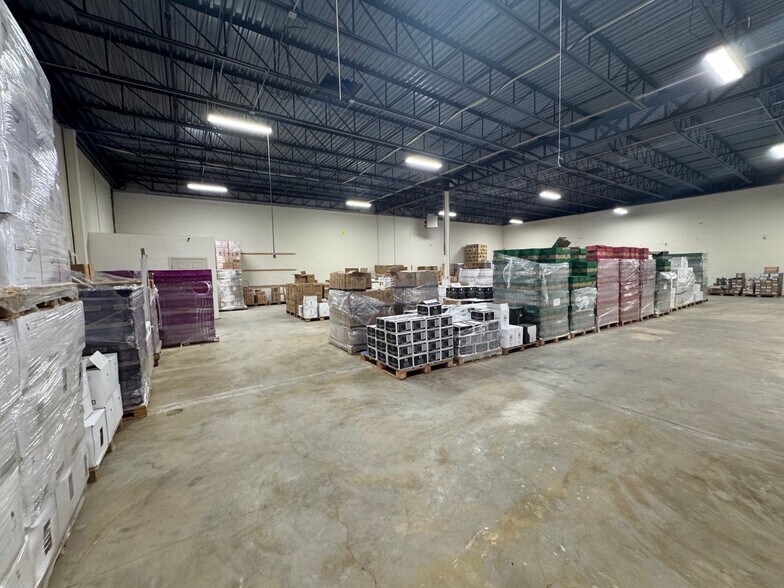 More Photos Of 168 Ayer Rd, Littleton Warehouse For Lease
