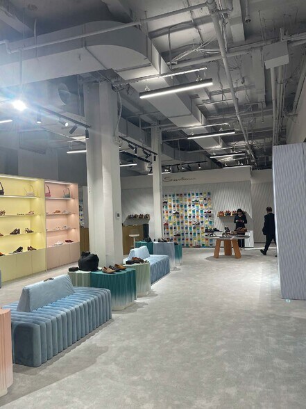 More Photos Of 551 Madison Ave, New York Office For Lease