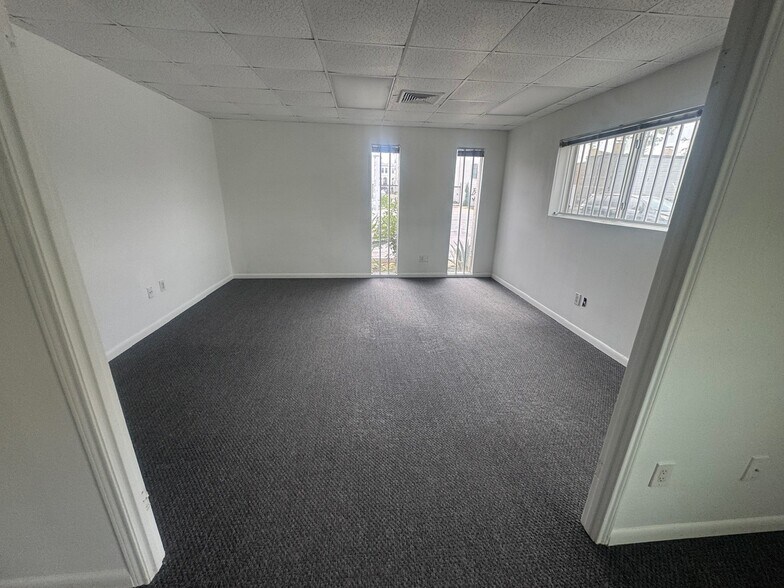 More Photos Of 6214 Beverly Hill St, Houston Office For Lease