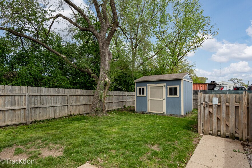 More Photos Of 565 E Saint Charles Rd, Carol Stream Healthcare For Sale