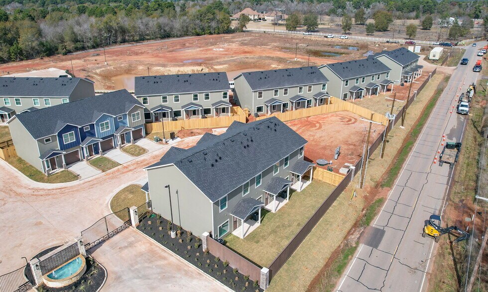 More Photos Of 14010 Longstreet rd, Willis Apartments For Sale