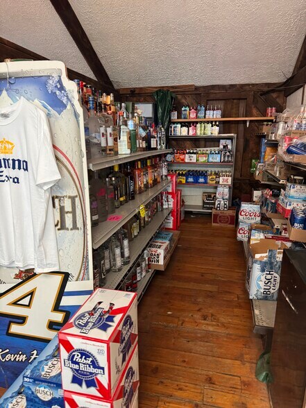 More Photos Of 166 S Riverside Ave, Pequabuck Freestanding For Sale