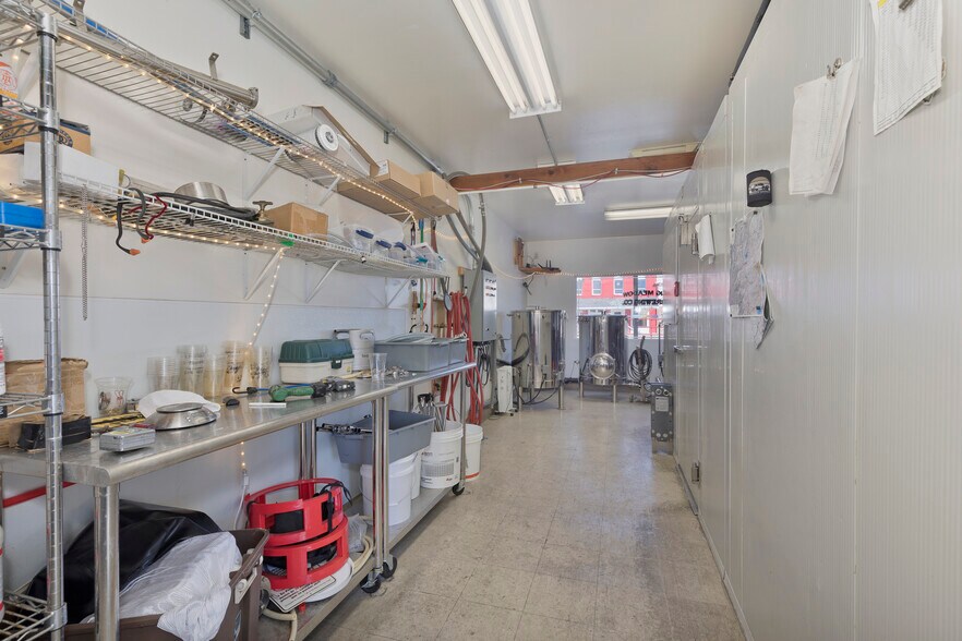 More Photos Of 20 S Sinclair St, Bridgeport Flex For Sale