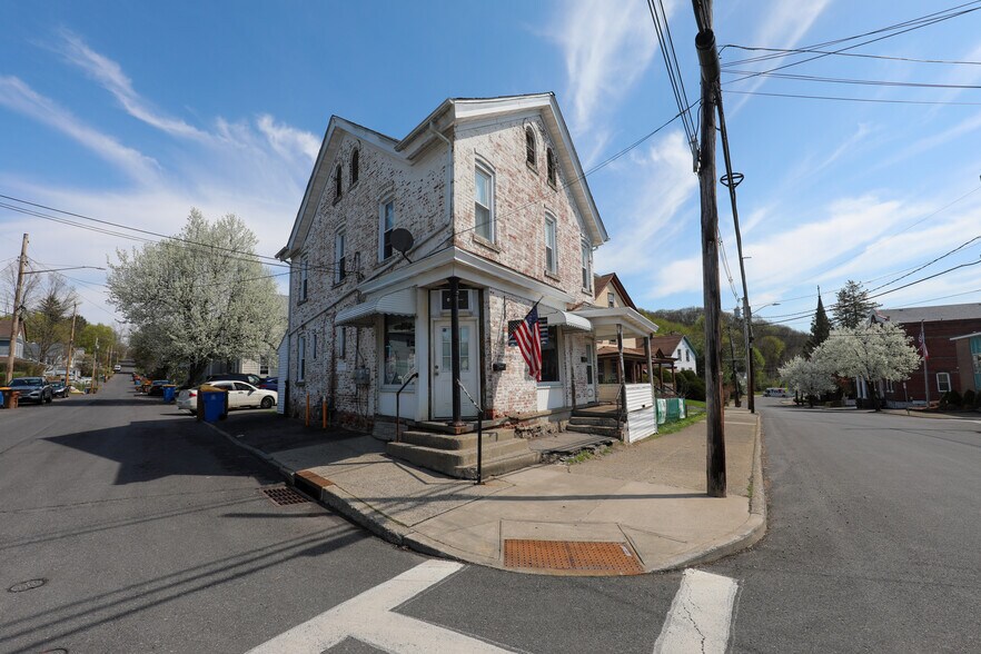 More Photos Of 498 Delaware Ave, Kingston Storefront Retail Residential For Lease