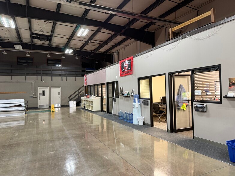 More Photos Of 5201 S 19th St, Lincoln Warehouse For Sale