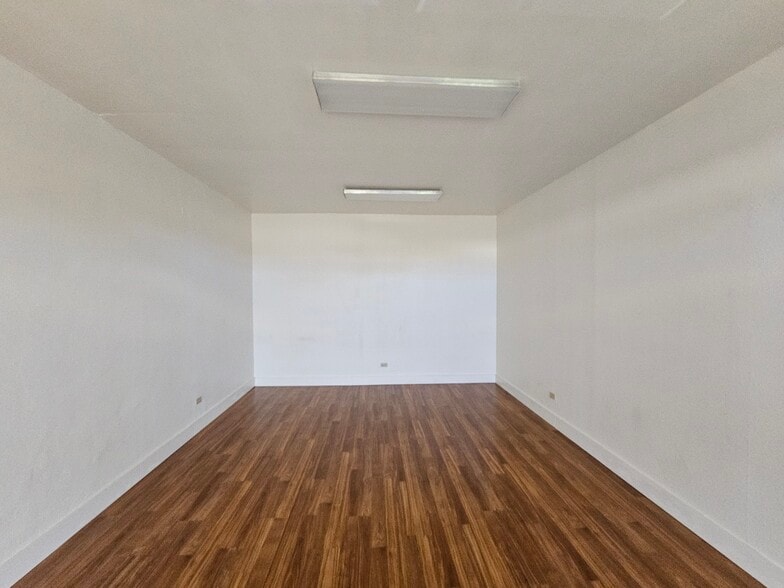 More Photos Of 474 Kalanikoa St, Hilo Warehouse For Lease