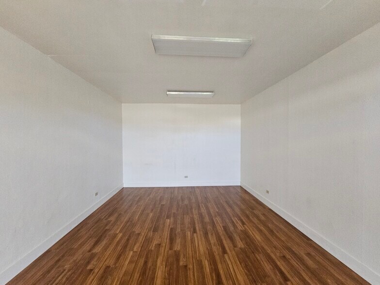 More Photos Of 474 Kalanikoa St, Hilo Warehouse For Sale