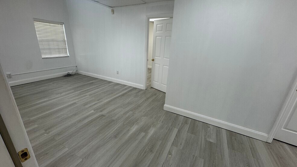 More Photos Of 1684 N Belcher Rd, Clearwater Flex For Lease