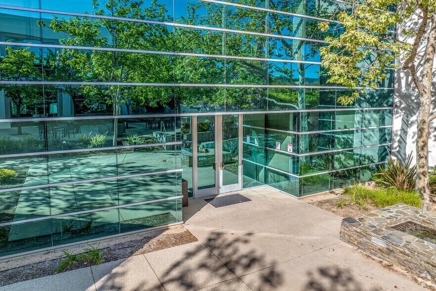 More Photos Of 2380 Conejo Spectrum St, Thousand Oaks Office For Sale