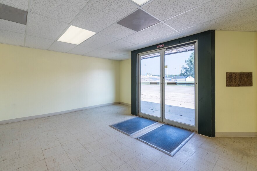 More Photos Of 1705 University Ave, Hot Springs Storefront Retail Office For Sale