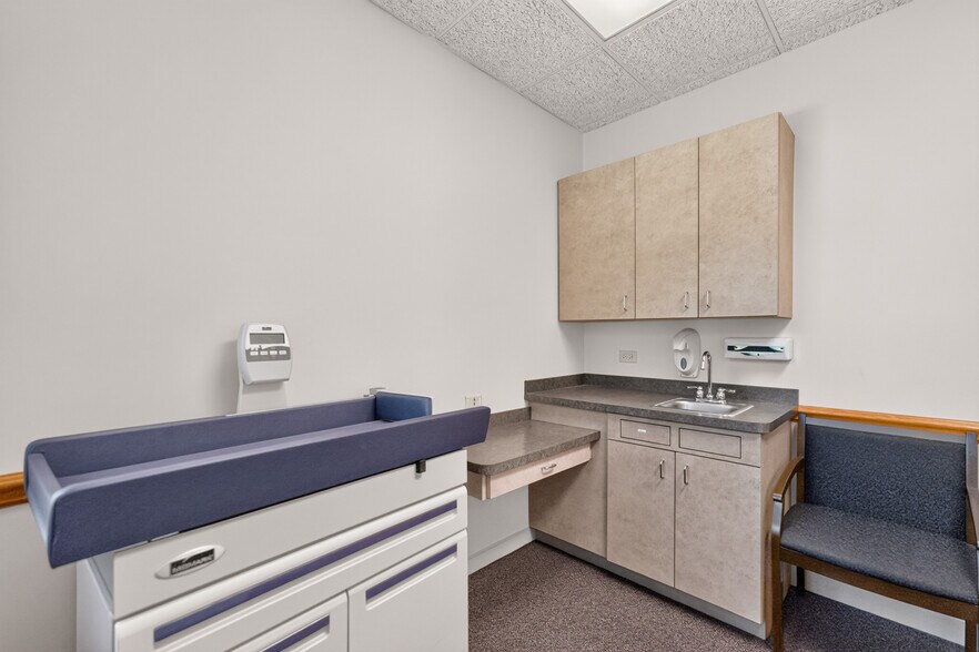 More Photos Of 290 Springfield Dr, Bloomingdale Medical For Lease