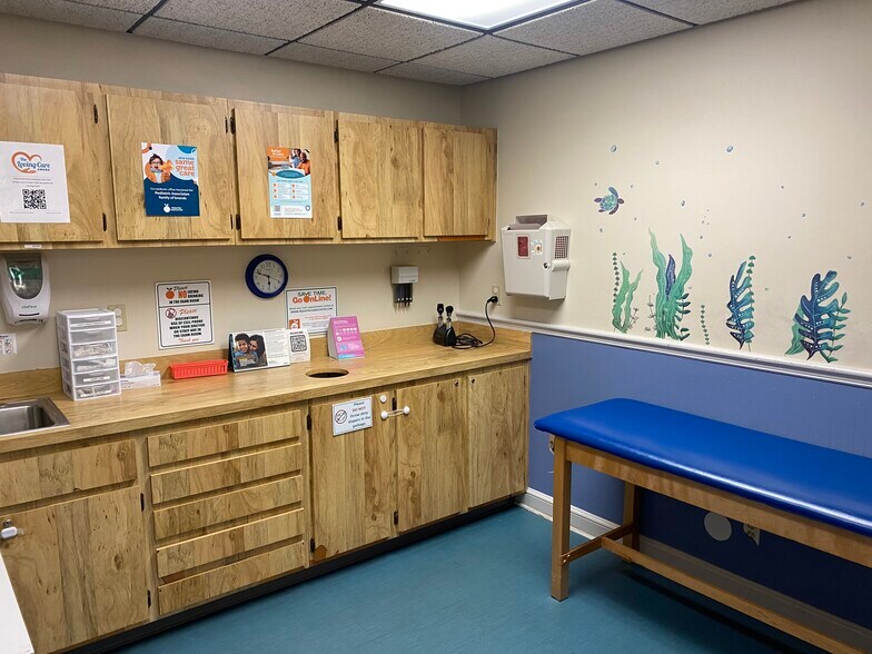 More Photos Of 1395 West Bay Dr, Largo Medical For Sale