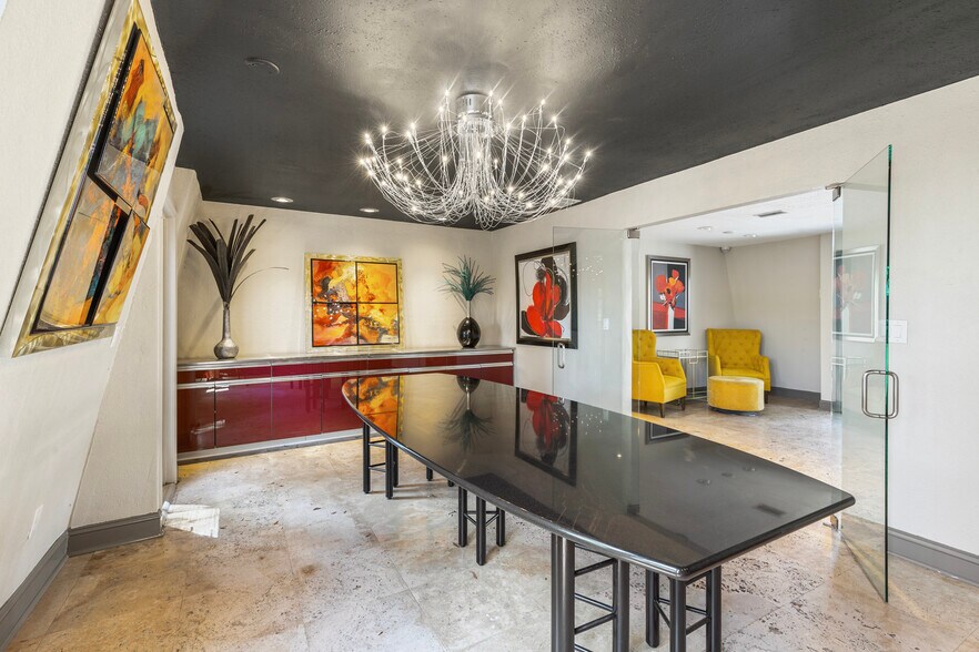 More Photos Of 2229-2233 Nursery Rd, Clearwater Loft Creative Space For Sale