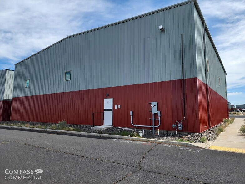 More Photos Of 63205 Gibson Air Rd, Bend Airplane Hangar For Sale