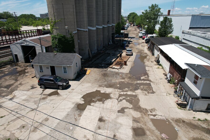 More Photos Of 1960 N Long Ave, Chicago Land For Sale