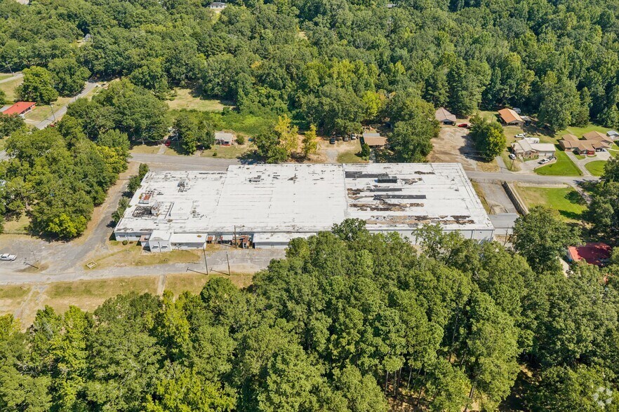 More Photos Of 300 N Newton Ave, Newton Manufacturing For Sale