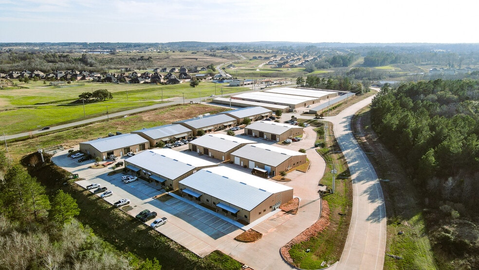 More Photos Of 15349 Summit Park Dr, Montgomery Unknown For Lease