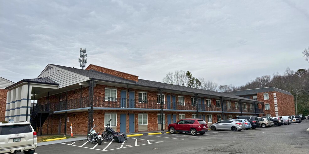 More Photos Of 3501 E Independence Blvd, Charlotte Apartments For Sale