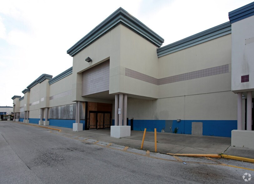 More Photos Of 4300 Clarcona Ocoee Rd, Orlando General Retail For Sale