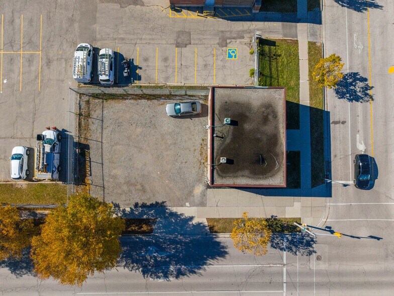 More Photos Of 219 Lochiel St, Sarnia General Retail For Sale