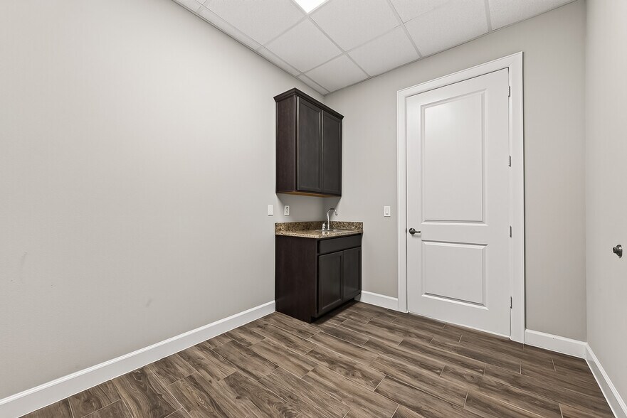 More Photos Of 2743 Imperia Dr, Sugar Land Medical For Sale