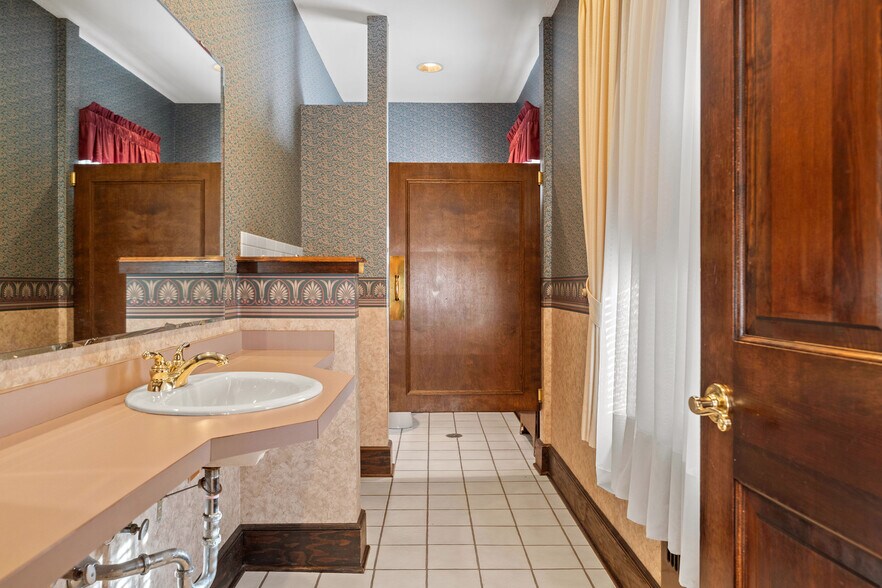 More Photos Of 150 Main St, Johnson City Medical For Sale
