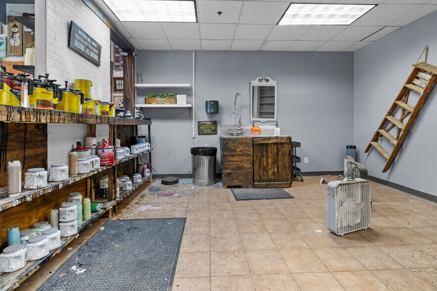 More Photos Of 99 E Carmel Dr, Carmel Storefront Retail Office For Lease