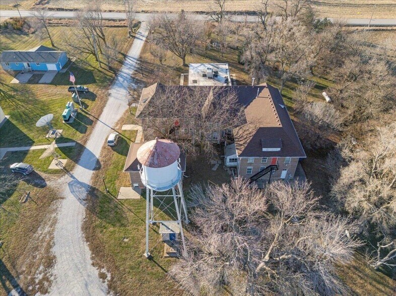 More Photos Of 21551 270th St, Mc Clelland Office For Sale