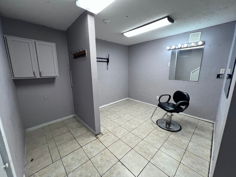 More Photos Of 7985 Phelan Blvd, Beaumont Freestanding For Sale