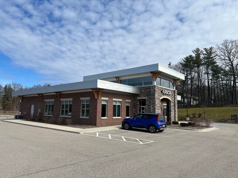 More Photos Of 2757-2775 44th St NW, Grand Rapids Unknown For Lease